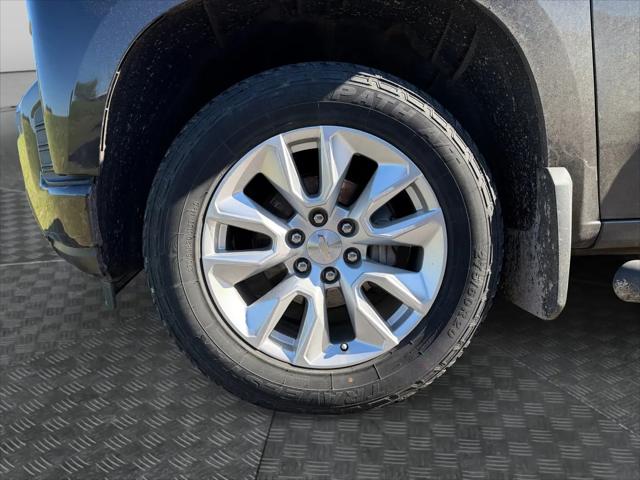 2022 Chevrolet Silverado 1500 4WD Crew Cab Short Bed Custom