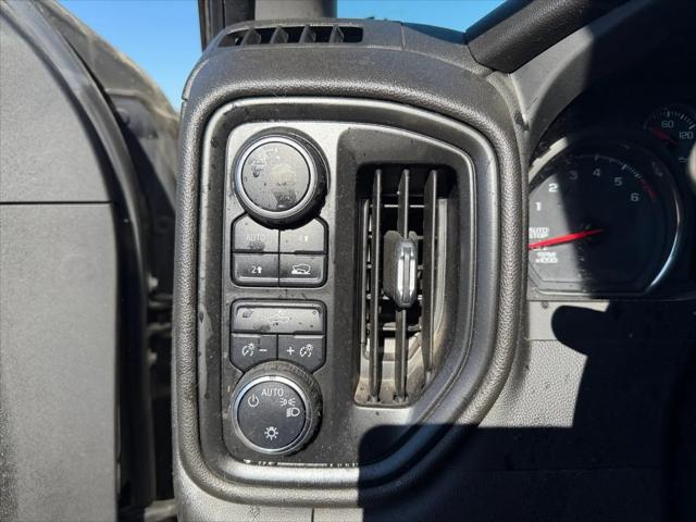 2022 Chevrolet Silverado 1500 4WD Crew Cab Short Bed Custom