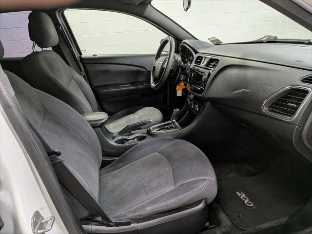 2014 Chrysler 200 LX