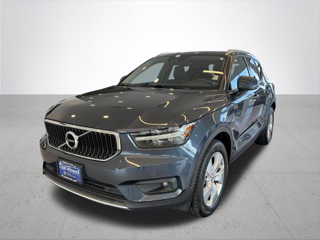 2022 Volvo XC40 T5 Momentum