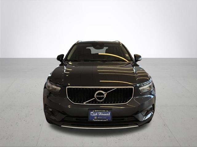 2022 Volvo XC40 T5 Momentum