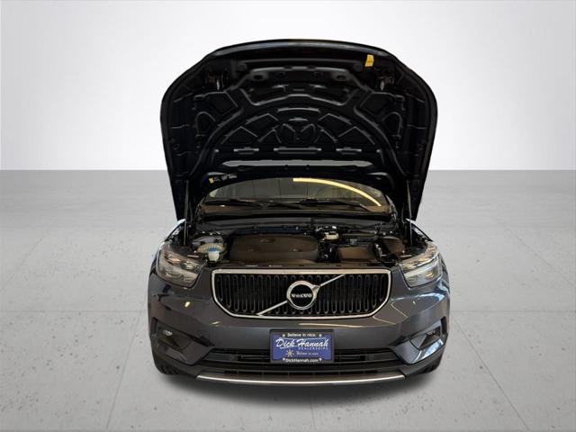 2022 Volvo XC40 T5 Momentum