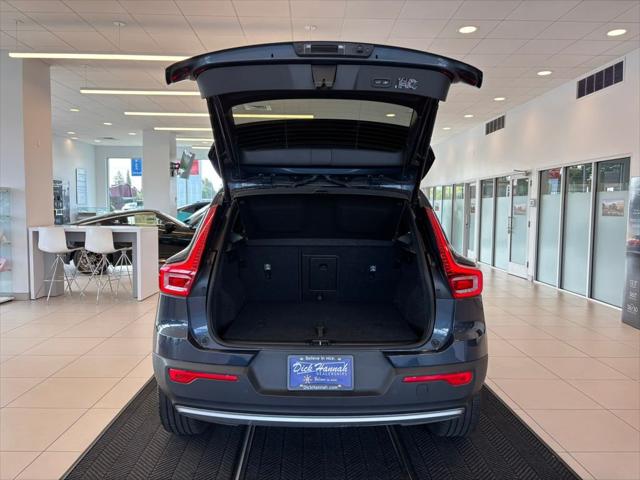2022 Volvo XC40 T5 Momentum