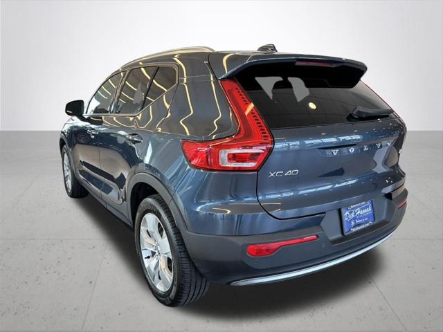 2022 Volvo XC40 T5 Momentum