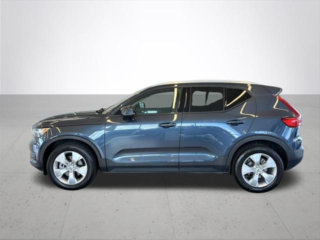 2022 Volvo XC40 T5 Momentum