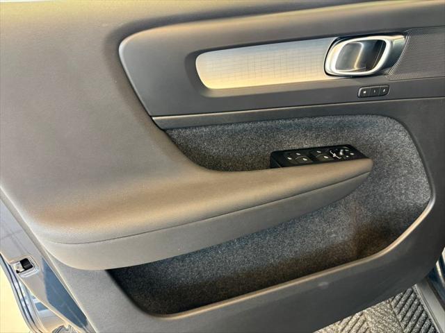 2022 Volvo XC40 T5 Momentum