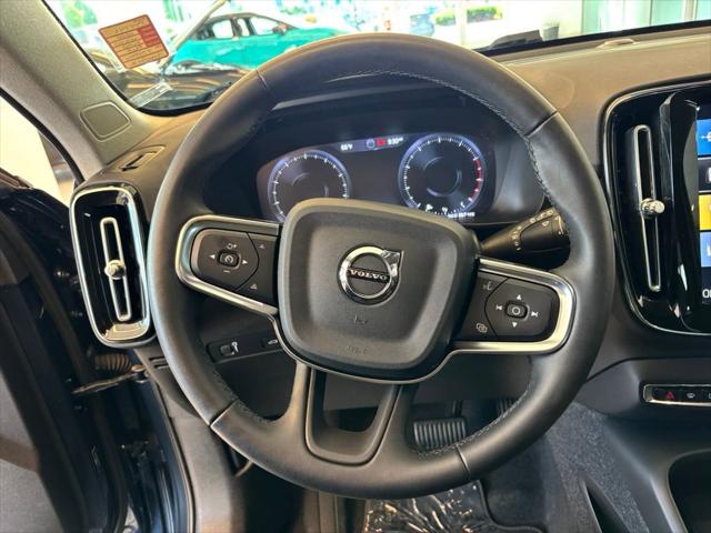 2022 Volvo XC40 T5 Momentum
