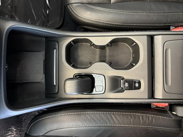 2022 Volvo XC40 T5 Momentum