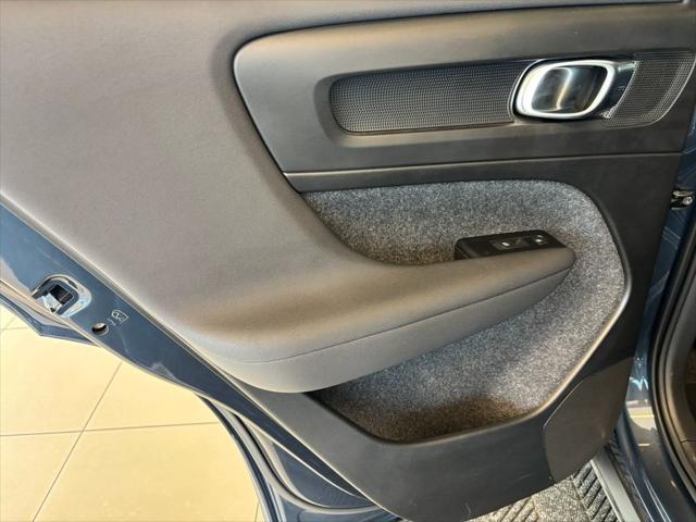 2022 Volvo XC40 T5 Momentum