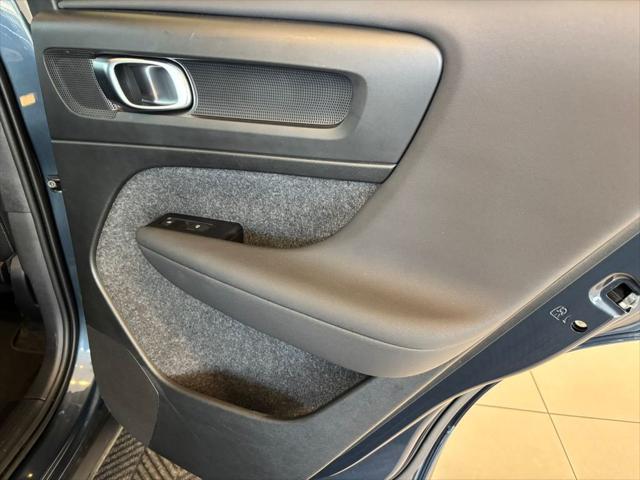 2022 Volvo XC40 T5 Momentum