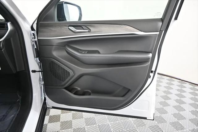 2026 Jeep Grand Cherokee L Altitude 4x4
