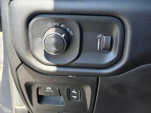 2025 Ram 1500 Big Horn Crew Cab 4x4 5'7" Box