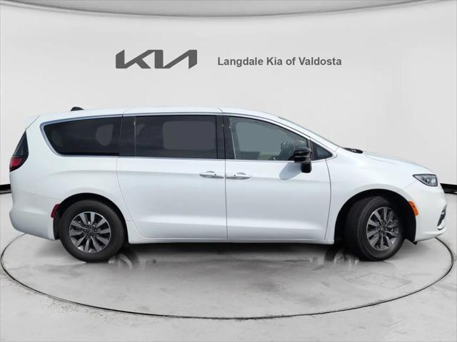 2024 Chrysler Pacifica Hybrid Select