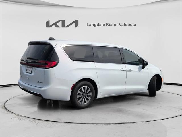 2024 Chrysler Pacifica Hybrid Select