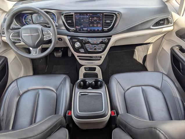 2024 Chrysler Pacifica Hybrid Select