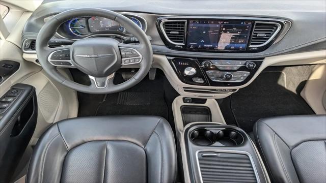2024 Chrysler Pacifica Hybrid Select