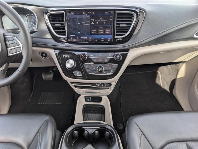 2024 Chrysler Pacifica Hybrid Select