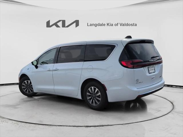 2024 Chrysler Pacifica Hybrid Select