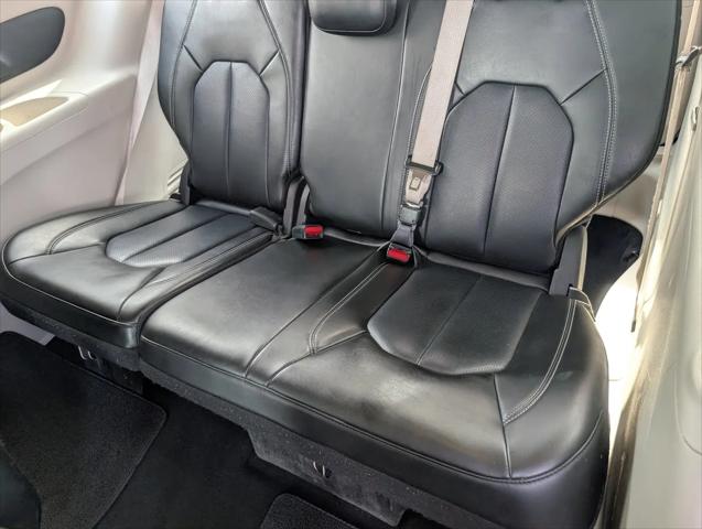2024 Chrysler Pacifica Hybrid Select
