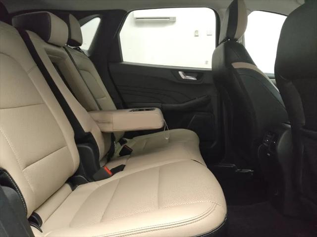2022 Ford Escape Titanium Hybrid