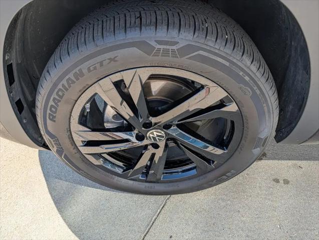 2026 Volkswagen Atlas Cross Sport SEL R-Line Black