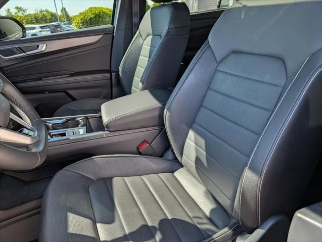 2026 Volkswagen Atlas Cross Sport SEL R-Line Black