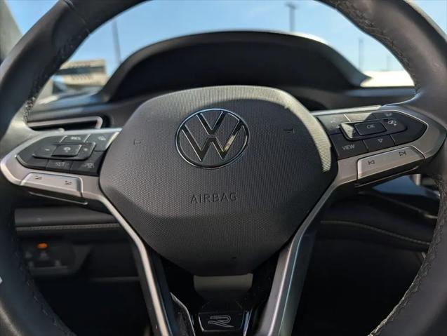 2026 Volkswagen Atlas Cross Sport SEL R-Line Black