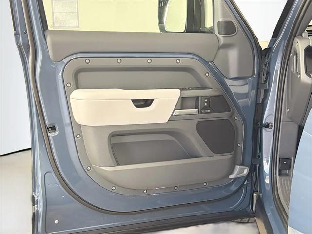 2026 Land Rover Defender P400 X-Dynamic SE