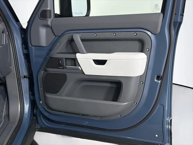 2026 Land Rover Defender P400 X-Dynamic SE
