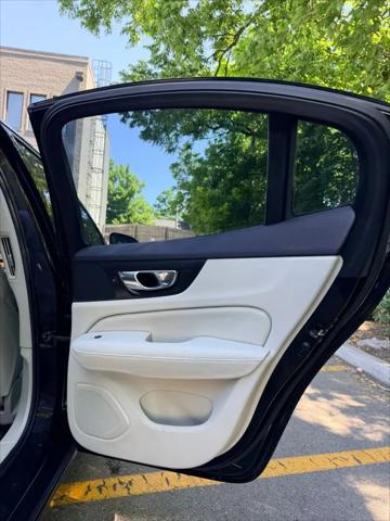 2020 Volvo S60 T6 Momentum