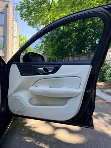 2020 Volvo S60 T6 Momentum