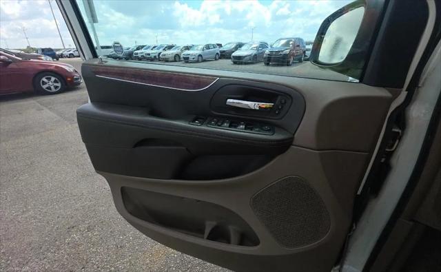 2011 Chrysler Town & Country Limited