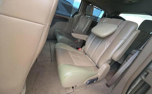 2011 Chrysler Town & Country Limited