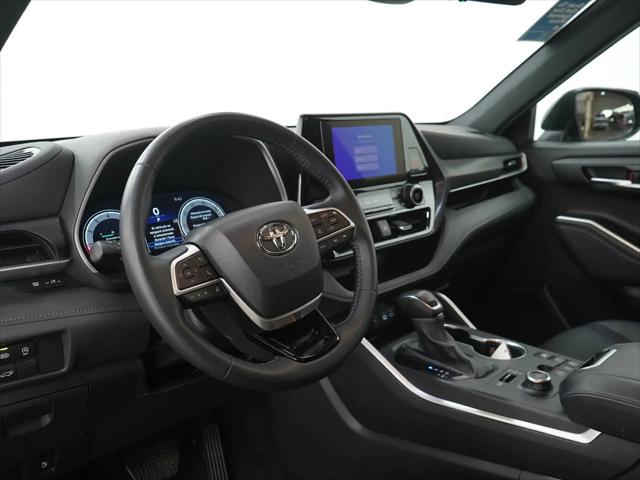2025 Toyota Highlander XSE