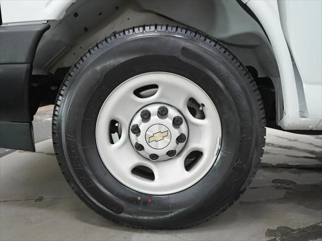 2023 Chevrolet Express Passenger RWD 3500 Regular Wheelbase LS
