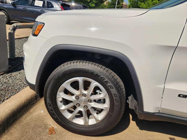 2022 Jeep Grand Cherokee Laredo E 4x4