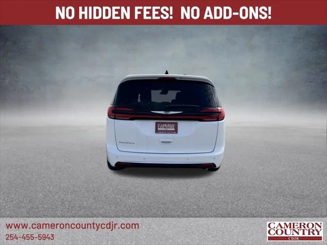 2025 Chrysler Pacifica Select