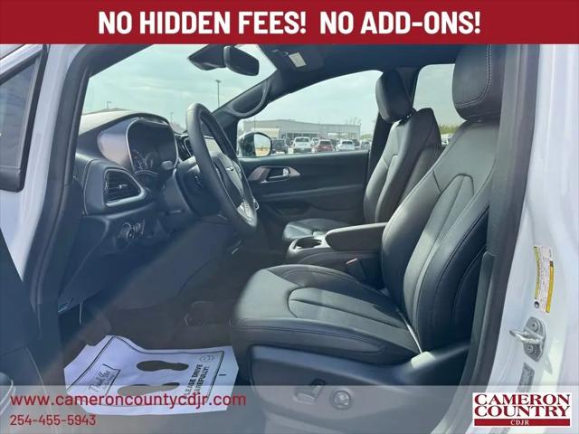 2025 Chrysler Pacifica Select