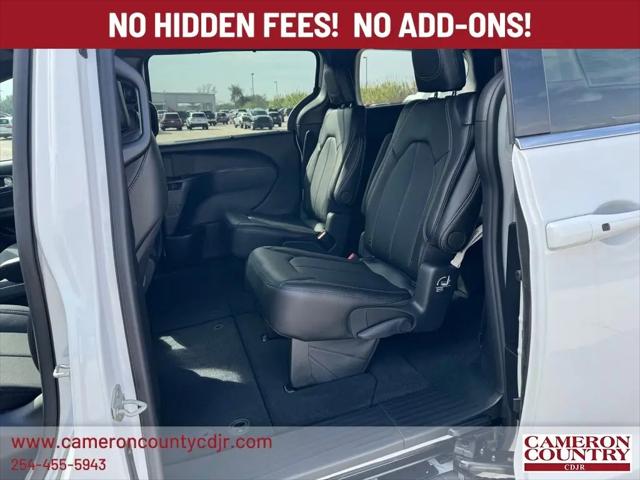 2025 Chrysler Pacifica Select