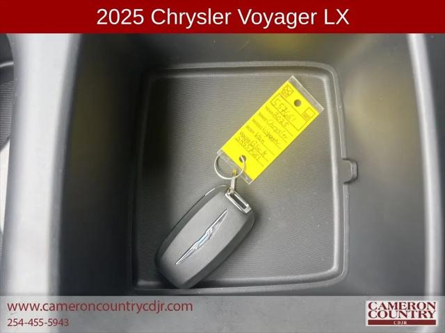 2025 Chrysler Voyager LX