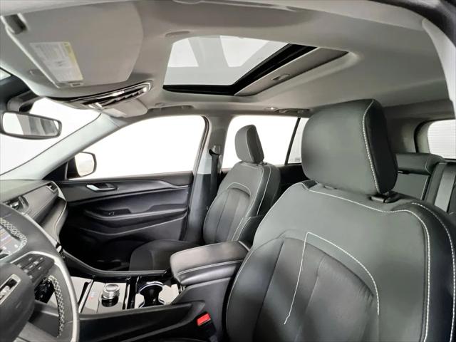 2023 Jeep Grand Cherokee Laredo 4x4