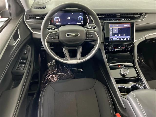 2023 Jeep Grand Cherokee Laredo 4x4