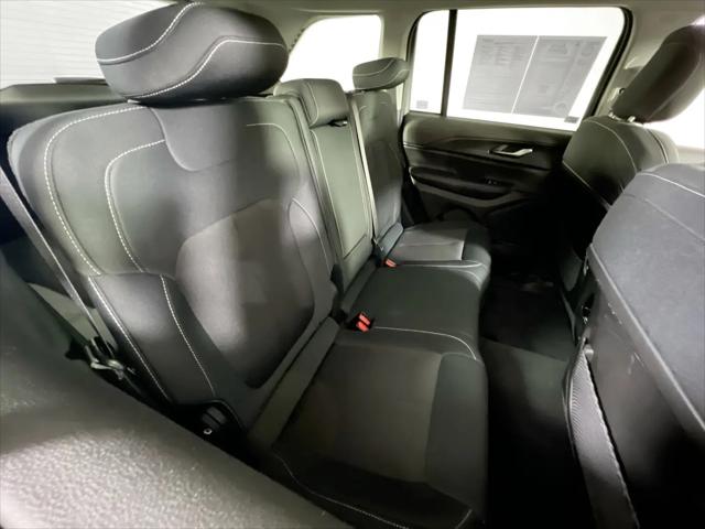 2023 Jeep Grand Cherokee Laredo 4x4