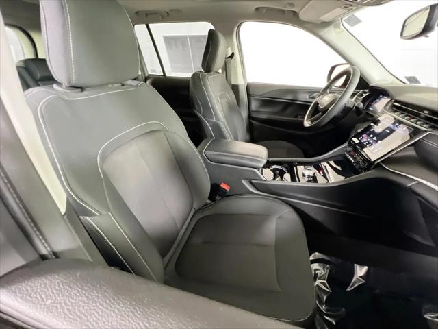 2023 Jeep Grand Cherokee Laredo 4x4