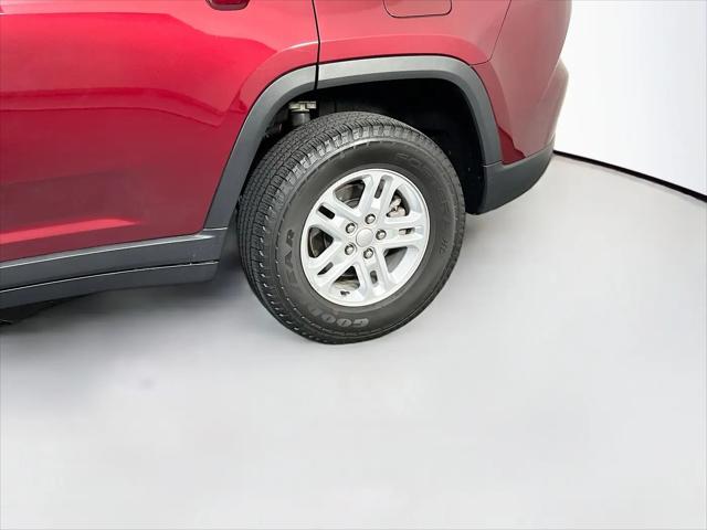 2023 Jeep Grand Cherokee Laredo 4x4
