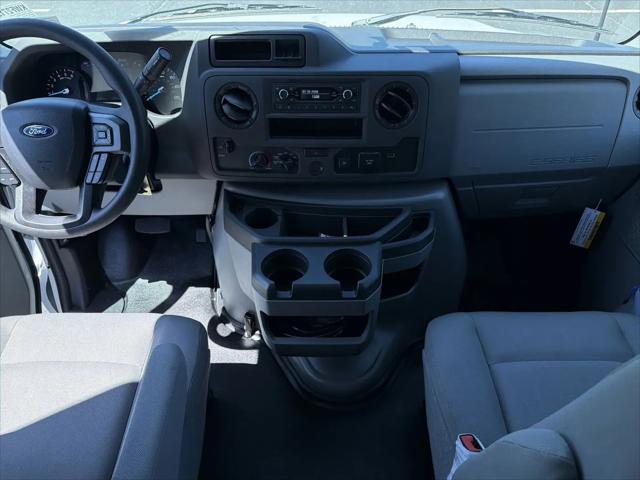 2027 Ford E-Series Cutaway E-450