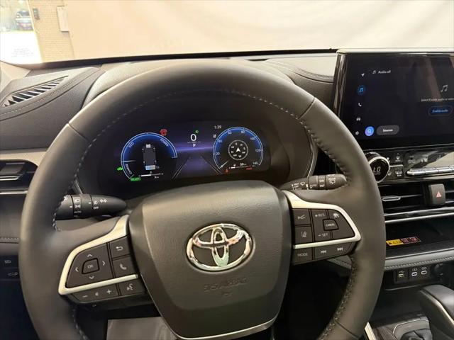 2026 Toyota Highlander Hybrid Platinum