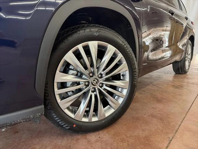2026 Toyota Highlander Hybrid Platinum