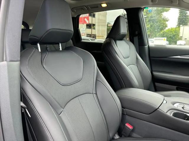 2027 INFINITI QX60 LUXE