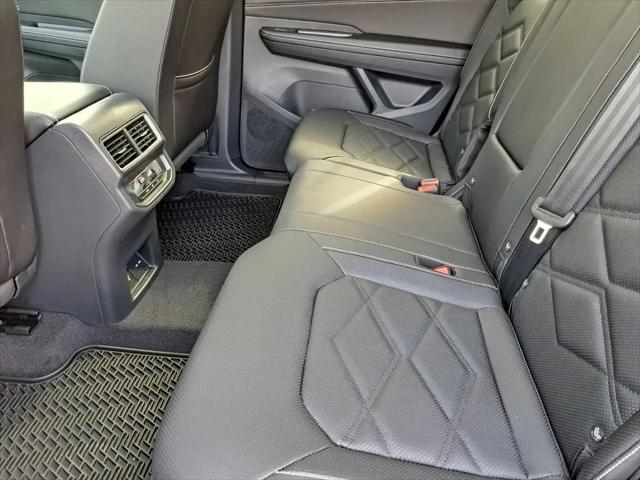 2026 Volkswagen Atlas SE with Technology
